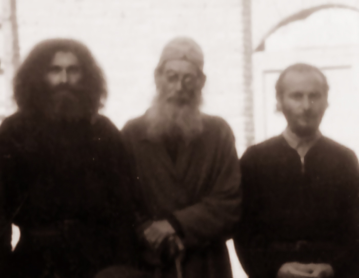 მე მონასტერს არ დავტოვებ KARIBCHE